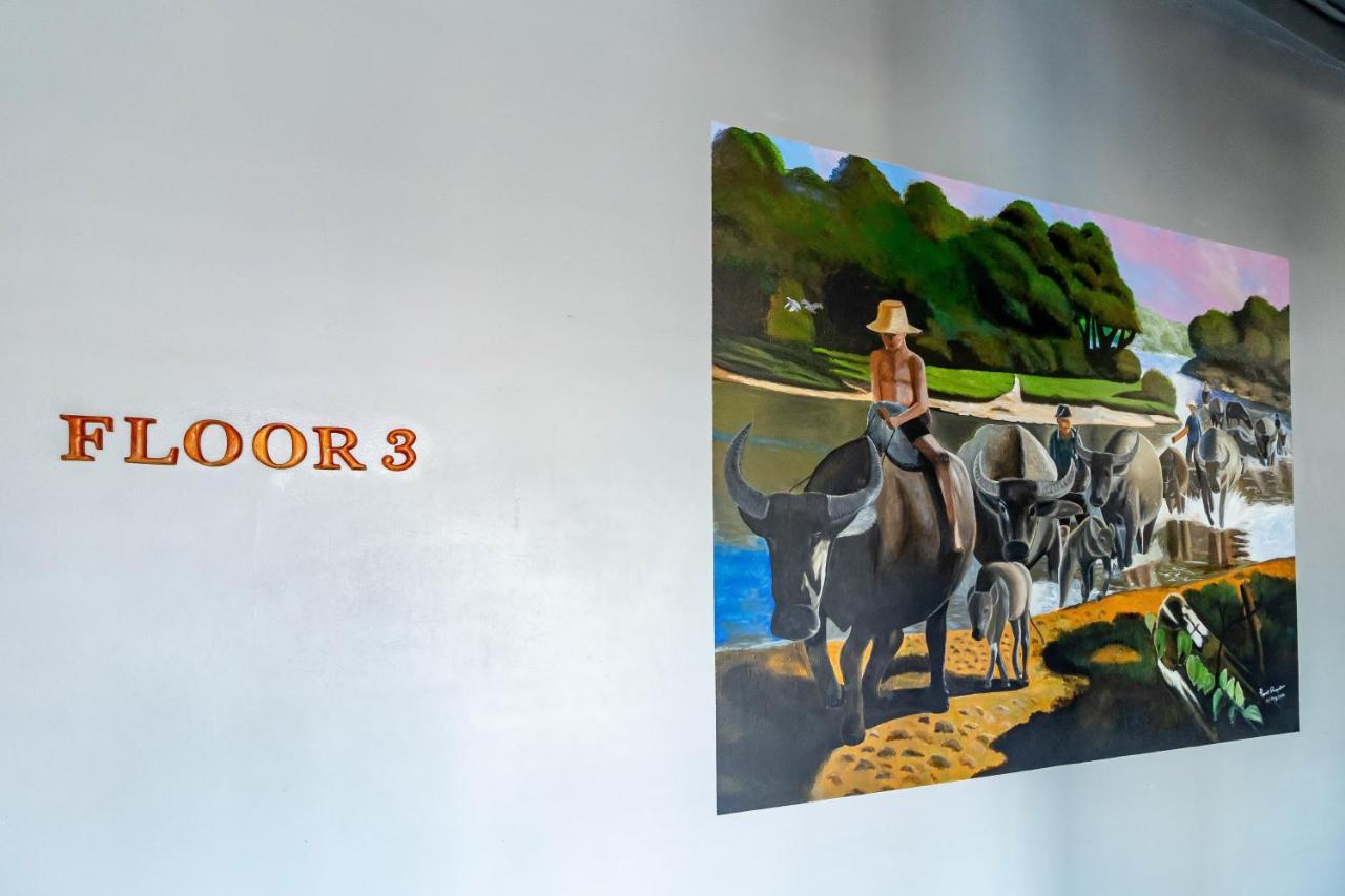 Thonglor Travellers Hostel And Cafe Bangkok Extérieur photo