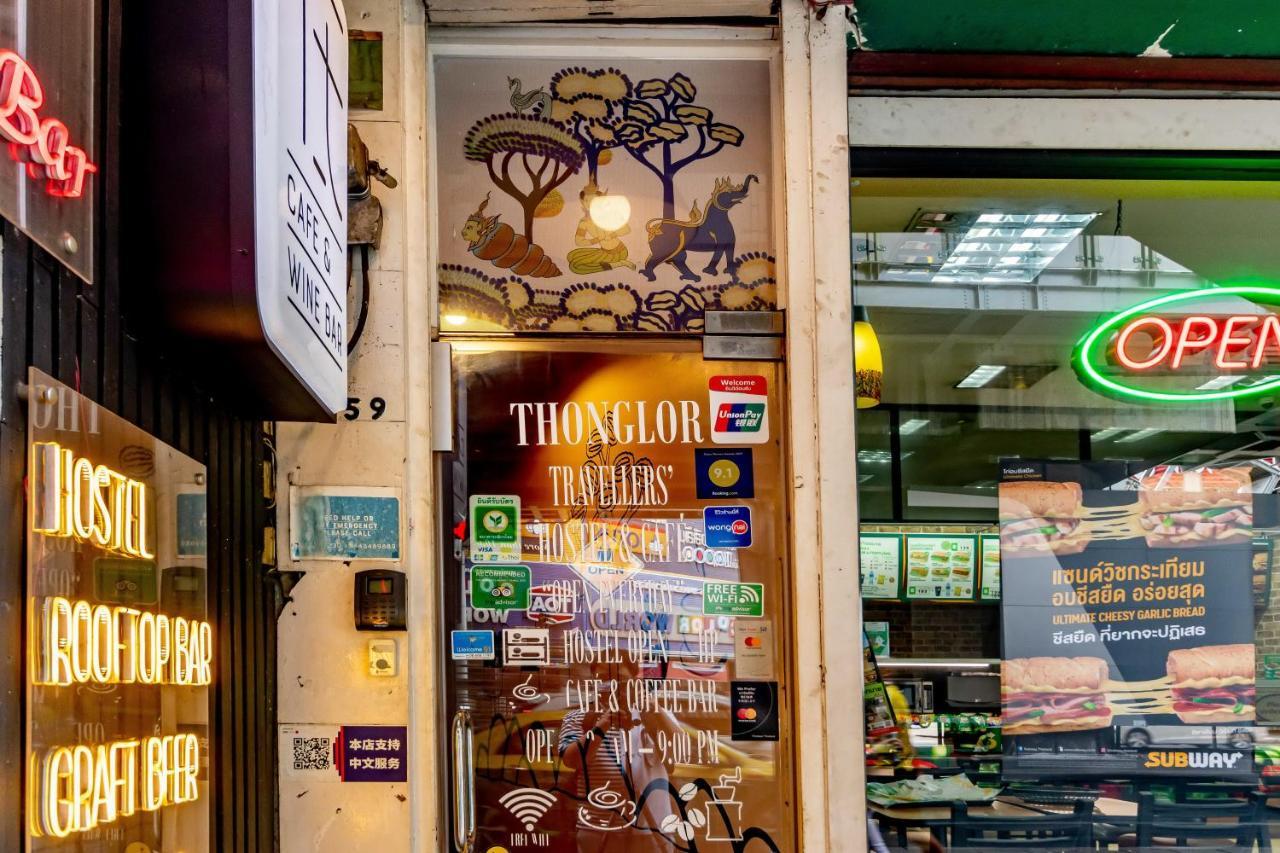 Thonglor Travellers Hostel And Cafe Bangkok Extérieur photo